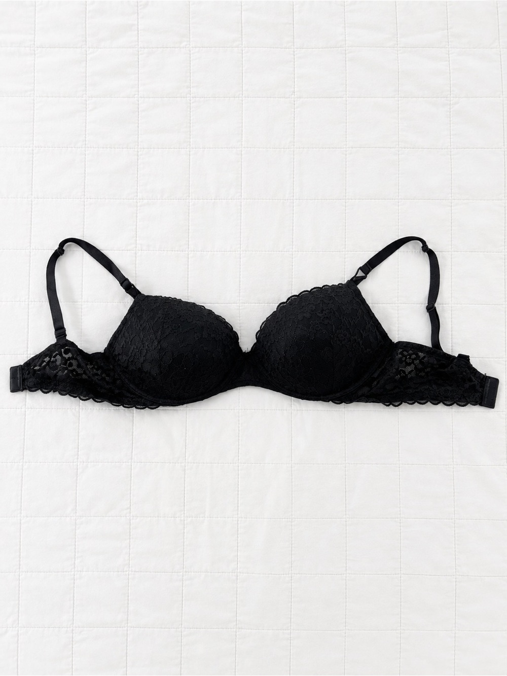 Victoria Secret Black Lace Underwire Bra 38D Lightly Padded Like New